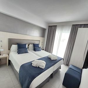 Zimmer mit Kingsize-Bett